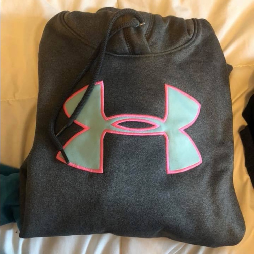 Under armour sweater size M